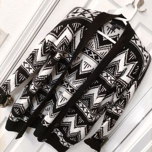 Forever 21 Black and White Sweater Cardigan